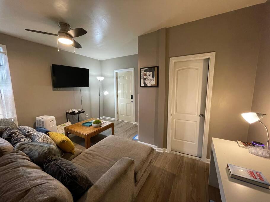 Red Line Guest House Apartment Corporate Housing Chicago Exterior photo